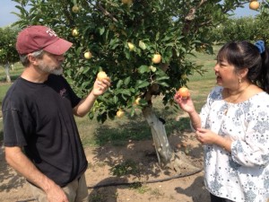 Bryan and Ramona tasting apples