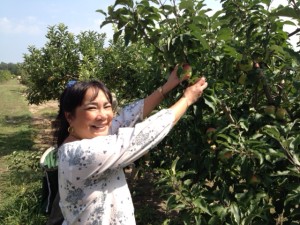 Ramona Picking Apples 1